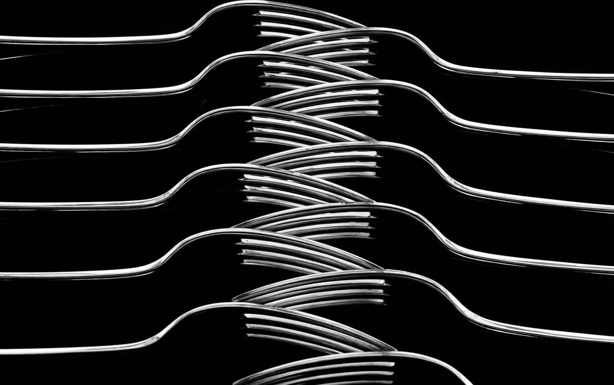 a black and white photo of a bunch of wires