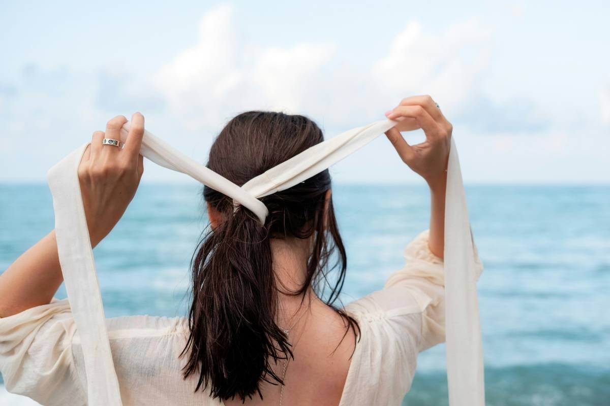 Why Your Curls Fall Flat by 9 AM—And How a Curl Wrap Can Save Your Style (For Real)